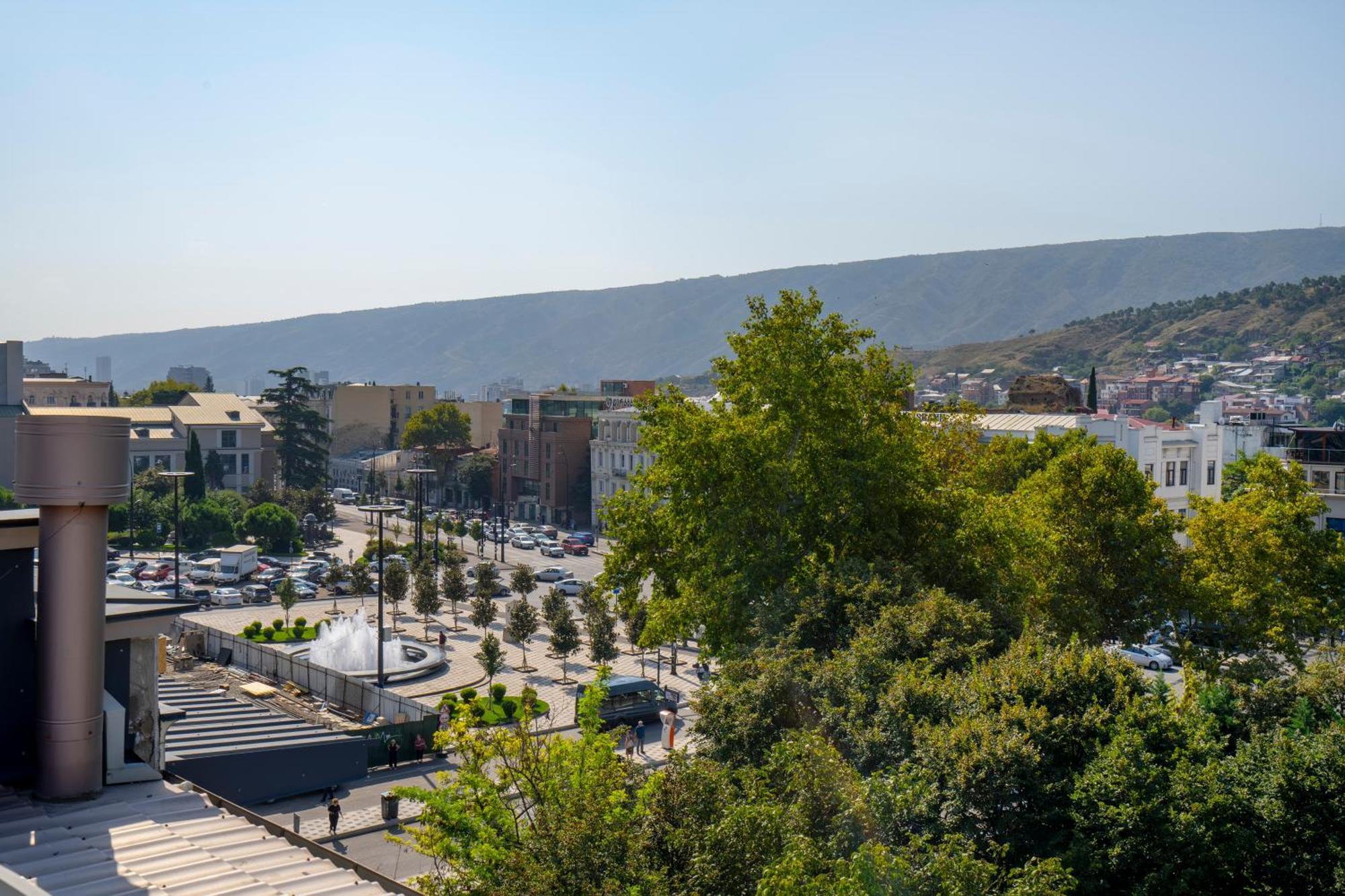فندق بييازا تبليسي المظهر الخارجي الصورة